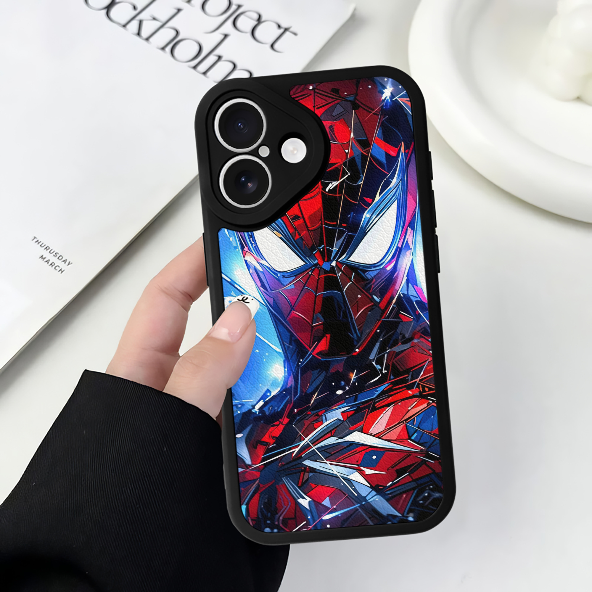 Spider Man スパイダーマン 【iPhone 16シリーズ対応】シリコンスマホケース（レザー調） 材質：シリコン
